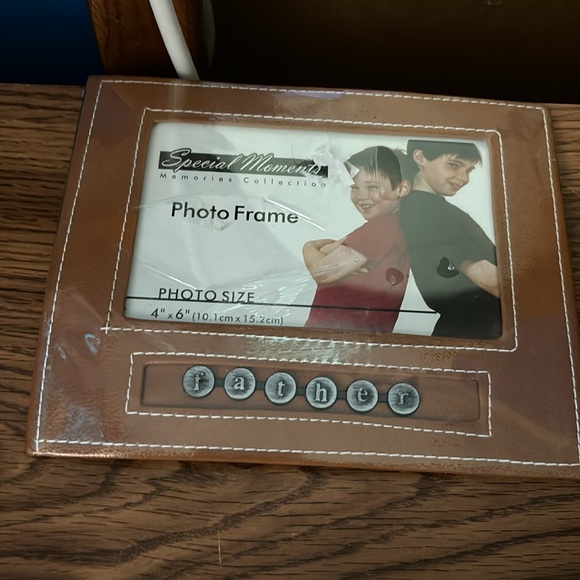 NWT Special Moments Memories Collection Photo Frame 4”x6” FATHER Leather Look - Picture 7 of 9